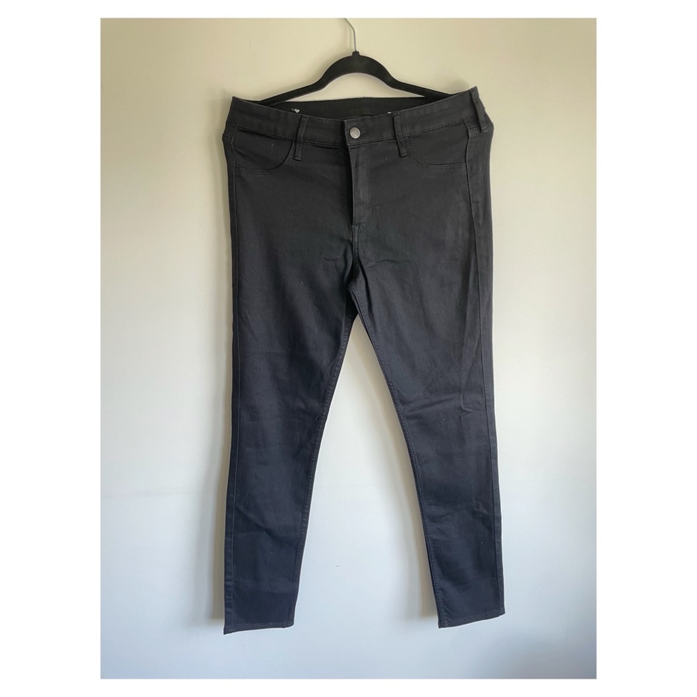 Black skinny jeans, never worn